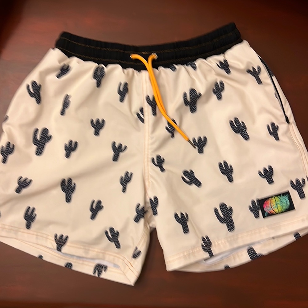 Skunks “Cat Ties” medium - like new